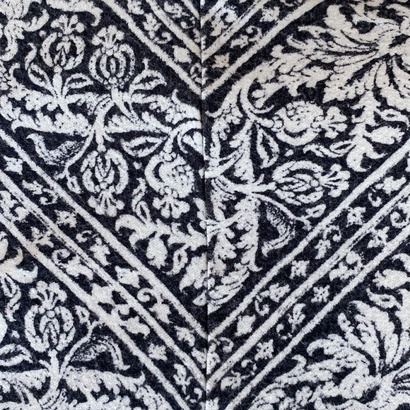 Loft swing skater skirt. Wide elastic waistband. Seamdown front and back M
C - Picture 7 of 8